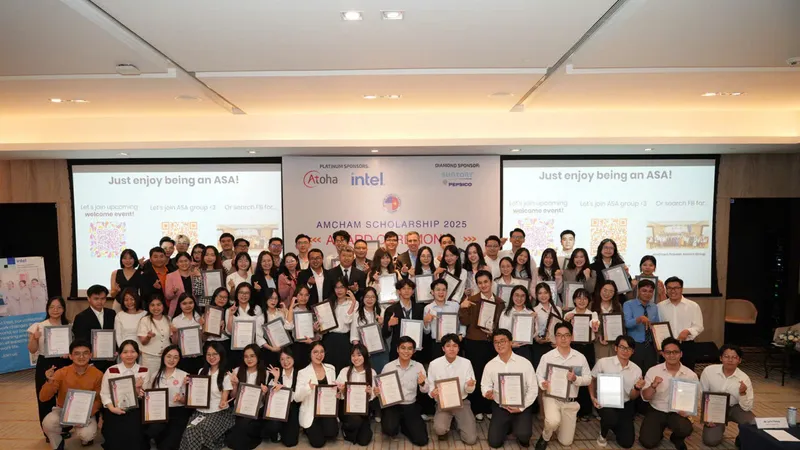  Năm 2025, AmCham trao tổng giá trị 900 triệu đồng học bổng