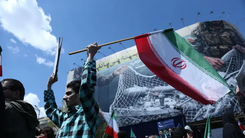 Tổng thống Mỹ cảnh báo duy trì hiện diện quân sự quanh Iran 