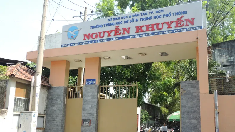 Trường THCS-THPT Nguyễn Khuyến cơ sở phường 13, quận Tân Bình (nơi em C. thiệt mạng)