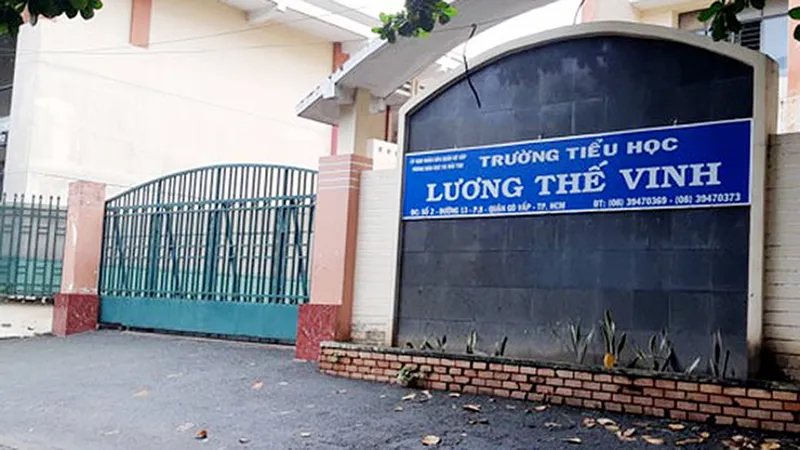 Đình chỉ công tác thầy giáo bị phản ánh có hành vi không đúng chuẩn mực với học sinh