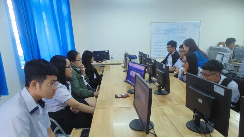 TPHCM khảo sát trực tuyến năng lực ngoại ngữ cho học sinh