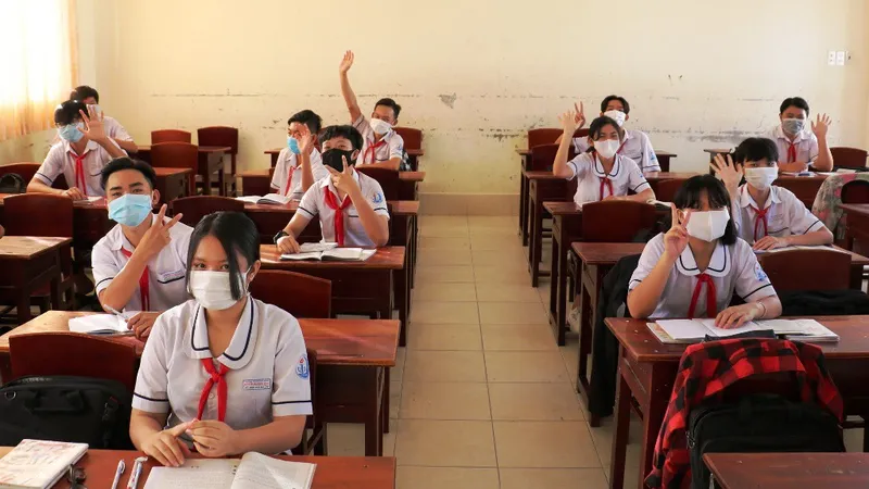 TPHCM: Điều chỉnh khoảng cách an toàn giữa 2 học sinh từ 2 mét còn 1 mét