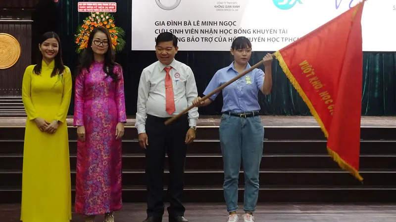 TPHCM tổ chức kỷ niệm 20 năm trao học bổng cho sinh viên nghèo vượt khó 