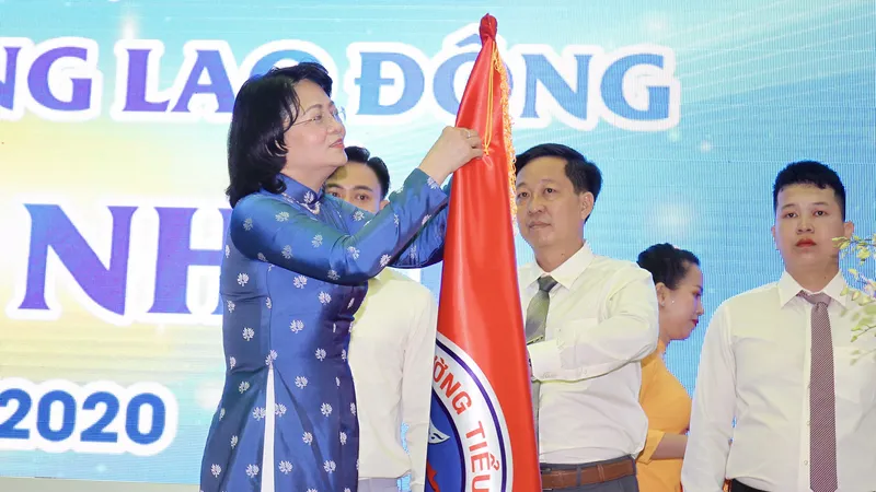 Trường tiểu học “100 năm tuổi” đón nhận Huân chương Lao động hạng nhất