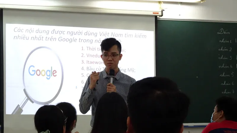 Tiết học được dẫn dắt bằng những thông tin gần gũi trong đời sống thực tiễn