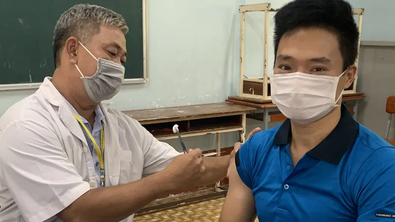 Giáo viên Trường THPT Đào Sơn Tây (TP Thủ Đức) tiêm vaccine ngừa Covid-19 vào cuối tháng 6 vừa qua