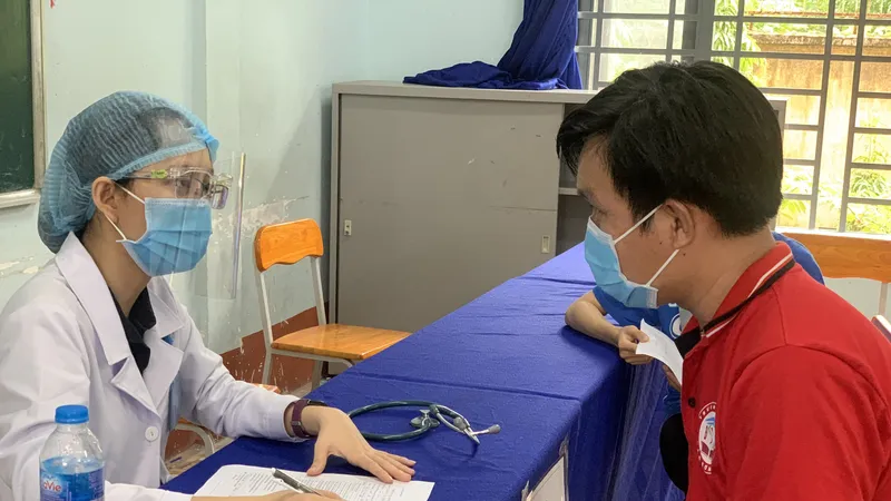 TPHCM: Khuyến khích thí sinh mang nón, kính chắn giọt bắn khi đi thi tốt nghiệp THPT