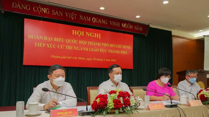 Đoàn đại biểu Quốc hội TPHCM tổ chức Hội nghị trực tuyến tiếp xúc cử tri ngành giáo dục. Ảnh: DŨNG PHƯƠNG