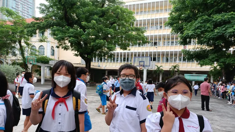 Thí sinh phấn khởi sau giờ làm bài khảo sát vào lớp 6 Trường THPT chuyên Trần Đại Nghĩa