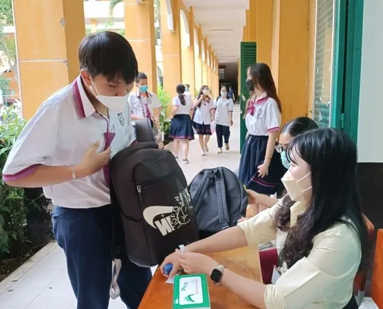 TPHCM: Một thí sinh mang điện thoại di động vào phòng thi môn Toán