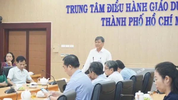 Sở GD-ĐT TPHCM chỉ đạo trường học chủ động phối hợp nhà xuất bản cung cấp SGK cho học sinh