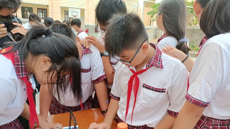 Trường học không vận động tài trợ để hỗ trợ thu nhập cho giáo viên
