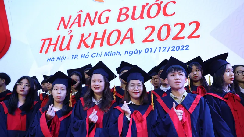 Trao 150 học bổng cho thủ khoa, á khoa các trường đại học