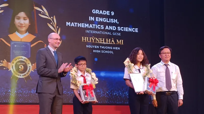 TPHCM: Hơn 600 học sinh được trao chứng chỉ phổ thông quốc tế Pearson Edexcel 