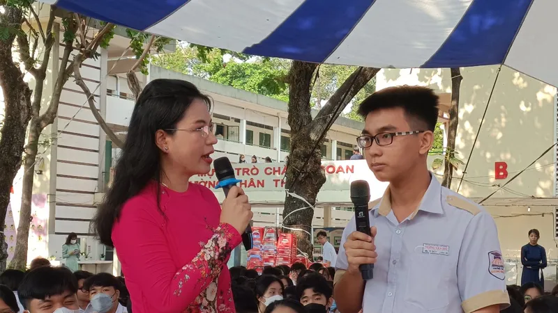 Hơn 1.500 học sinh tham gia chương trình "Đưa trường học đến thí sinh" 