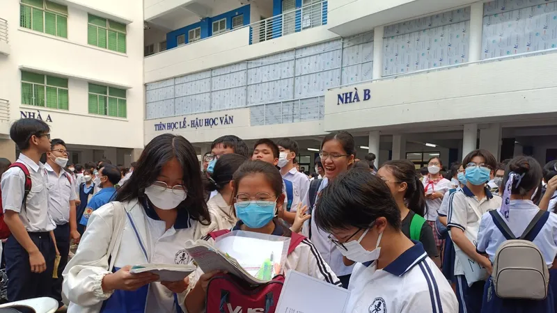 Hơn 3.000 thí sinh dự thi môn đầu tiên Kỳ thi tuyển sinh lớp 10 vào Trường Phổ thông Năng khiếu