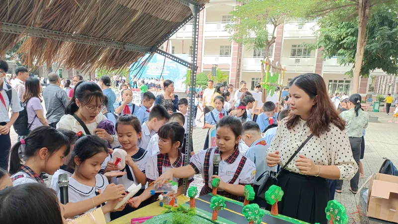 Hơn 600 học sinh tham gia Ngày hội Khoa học kỹ thuật năm học 2023-2024