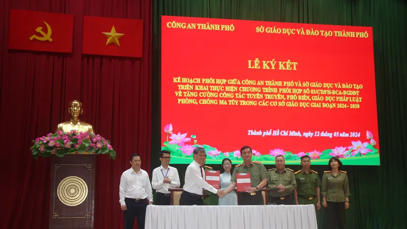 Ngành giáo dục và công an TPHCM ký kết kế hoạch phối hợp phòng chống ma túy trong trường học
