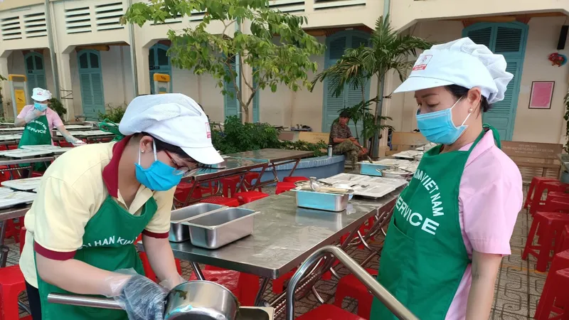 TPHCM: Đề xuất tiếp tục vận hành căn tin, bãi giữ xe, bếp ăn trường học