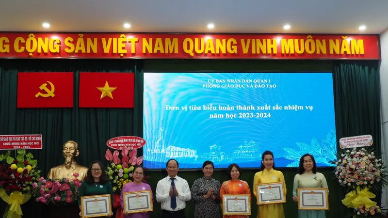 Quận 1 đặt mục tiêu dẫn đầu về giảng dạy ngoại ngữ và tin học