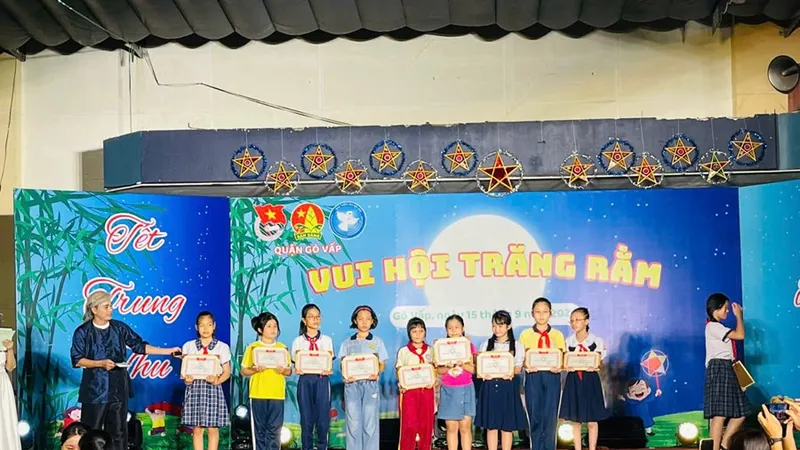 Chấn chỉnh việc phát thư khen cho học sinh góp tiền bão lũ