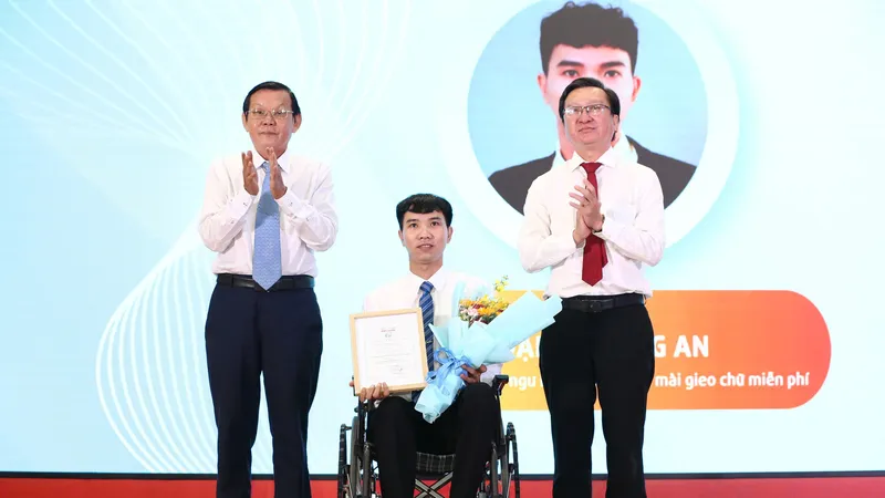 Thông điệp nhân văn qua những bài viết nặng ân tình về công lao người thầy