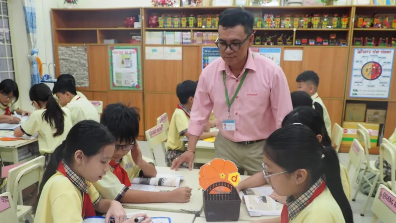 Học sinh Trường Tiểu học Trương Quyền (quận 3, TPHCM) trong giờ học môn Lịch sử - Địa lý