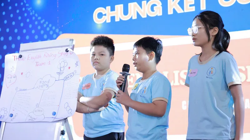 Học sinh tiểu học tranh biện về chủ đề dạy thêm, học thêm và sử dụng mạng xã hội