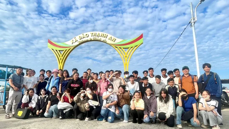 Thí sinh xã đảo Thạnh An vượt biển vào đất liền dự thi tốt nghiệp THPT