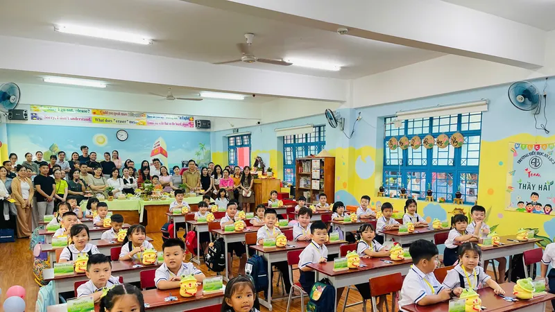 Học sinh Trường Tiểu học An Lạc 3 (phường An Lạc, TPHCM) trong ngày tựu trường năm học 2025-2026