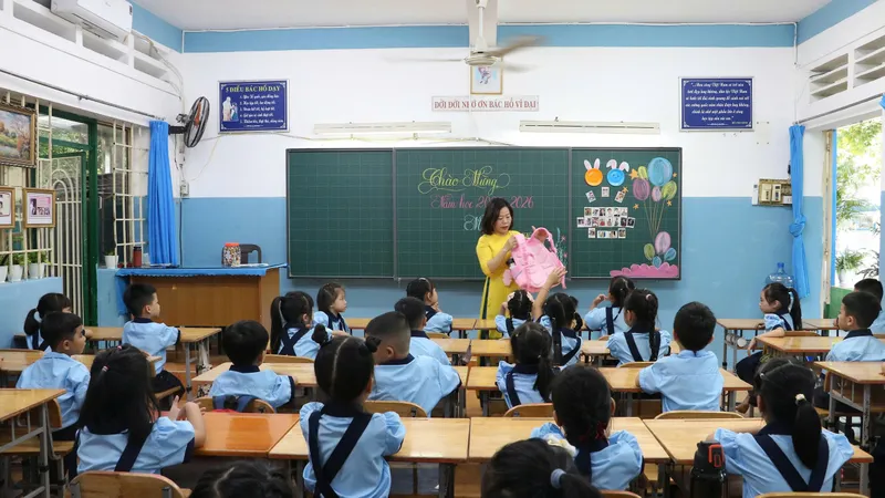Học sinh Trường Tiểu học Nguyễn Văn Triết (phường Linh Xuân, TPHCM) trong ngày tựu trường, sáng 20-8