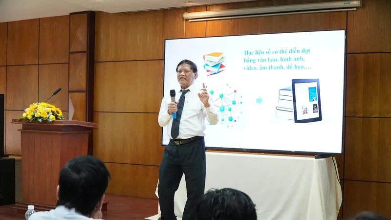 TS. Nguyễn Tuấn Hoa, thành viên xây dựng Chiến lược Phát triển kinh tế số, xã hội số quốc gia phát biểu tại hội nghị