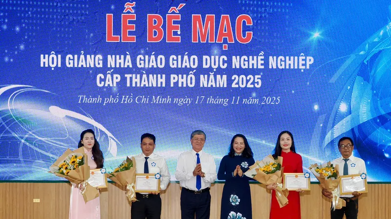 TPHCM: 76 nhà giáo được trao giải thưởng giáo dục nghề nghiệp cấp thành phố