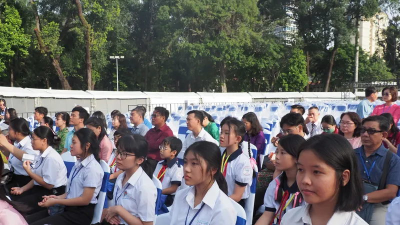 Học sinh TPHCM tham gia Lễ kỷ niệm 50 năm phát triển giáo dục và đào tạo vào tháng 11-2025
