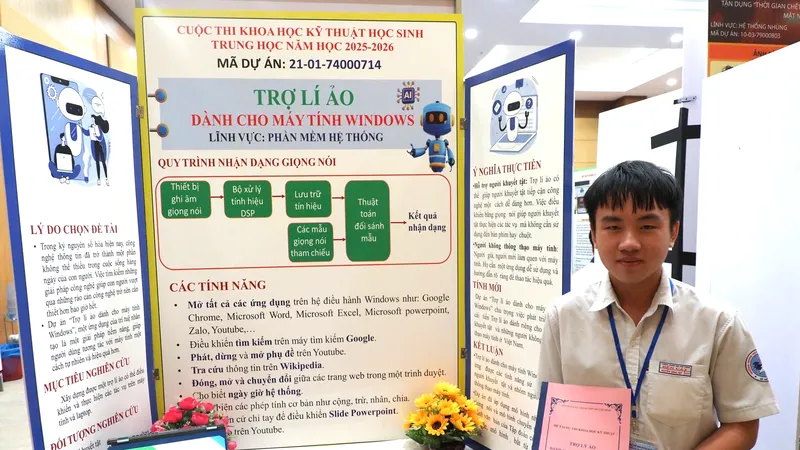 Nguyễn Công Duy, học sinh lớp 12CT1, Trường THPT Bến Cát (phường Bến Cát, TPHCM) mang đến vòng tuyển chọn dự án sản phẩm "Trợ lý ảo dành cho máy tính Windows"