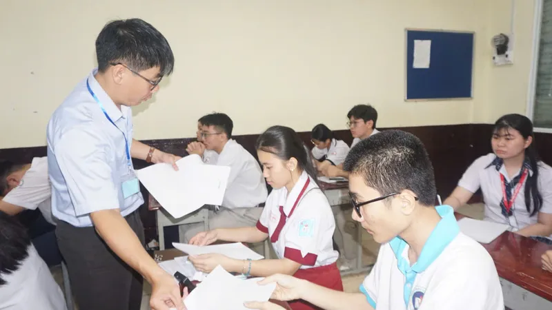 Học sinh tham gia tại điểm thi Trường THPT Trưng Vương (khu vực 1)