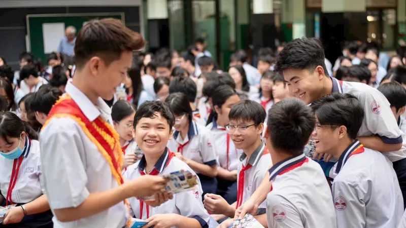 Học sinh Trường THCS Đức Trí (phường Cầu Ông Lãnh, TPHCM) tìm hiểu về lựa chọn nguyện vọng tuyển sinh lớp 10, năm học 2026-2027