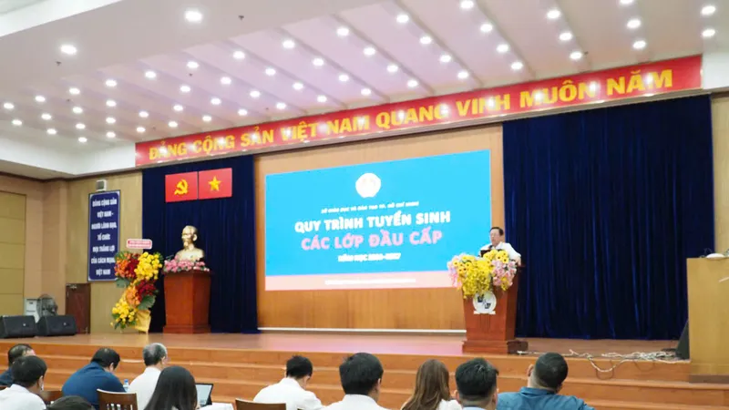 Đại diện UBND phường, xã tham gia Hội nghị tập huấn quy trình tuyển sinh các lớp đầu cấp năm học 2026-2027 do Sở GD-ĐT TPHCM tổ chức