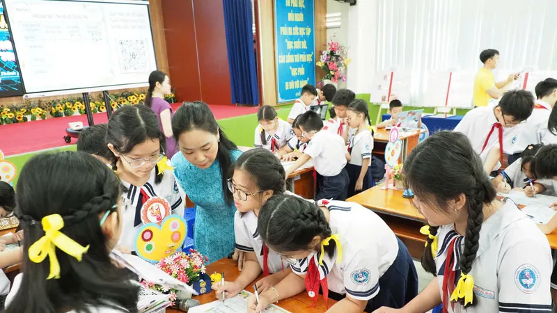 Tiết học ứng dụng trí tuệ nhân tạo vào dạy học tại Trường Tiểu học Đống Đa vào sáng 22-4