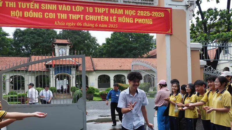 Học sinh tham gia kỳ thi tuyển sinh vào lớp 10 công lập năm học 2025-2026