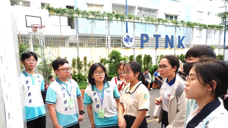Thí sinh tham dự kỳ thi tuyển sinh lớp 10 Trường Phổ thông Năng khiếu vào sáng 23-5