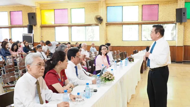 Lãnh đạo Sở GD-ĐT TPHCM qua các thời kỳ cùng ôn lại thành tựu của chương trình tiếng Anh tăng cường