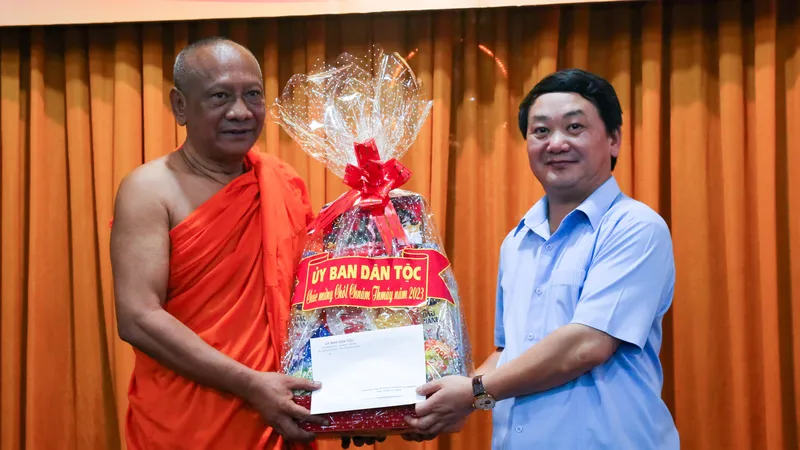 Chủ nhiệm Ủy ban Dân tộc Hầu A Lềnh chúc tết Chôl Chnăm Thmây tại TPHCM