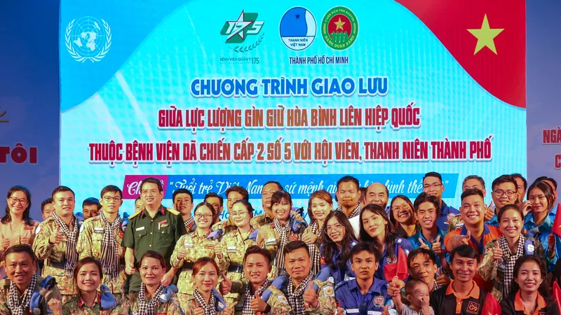 Chương trình giao lưu giữa Lực lượng gìn giữ hòa bình Liên hiệp quốc thuộc Bệnh viện Dã chiến cấp 2, số 5 với hội viên, thanh niên thành phố. Ảnh: THẢO LÊ 