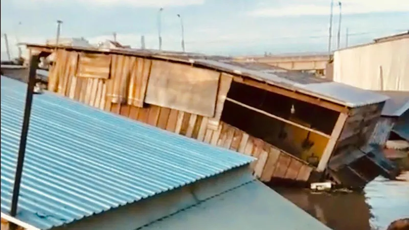 “Hà bá” nuốt chửng 5 căn nhà tại Đồng Tháp