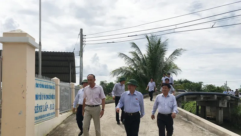 Đoàn công tác Quốc hội khảo sát nhà máy xử lý nước và cung ứng nước sạch Kênh Lấp (huyện Ba Tri, tỉnh Bến Tre)