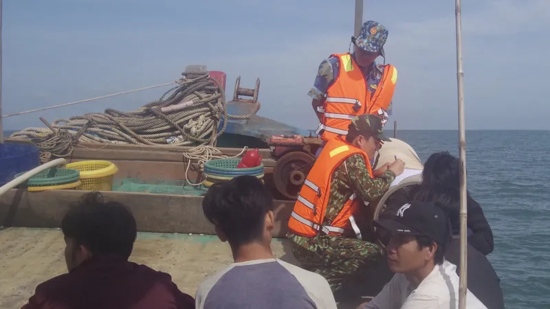 Các thuyền viên được ứng cứu kịp thời