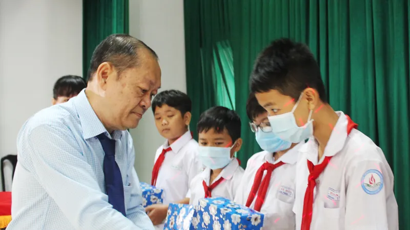 Chăm sóc và hỗ trợ nguồn nhân lực tỉnh Bến Tre giai đoạn 2020-2025