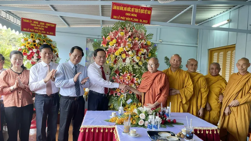 Đồng chí Trần Thanh Mẫn chúc mừng lễ Phật đản tại Cần Thơ, Sóc Trăng