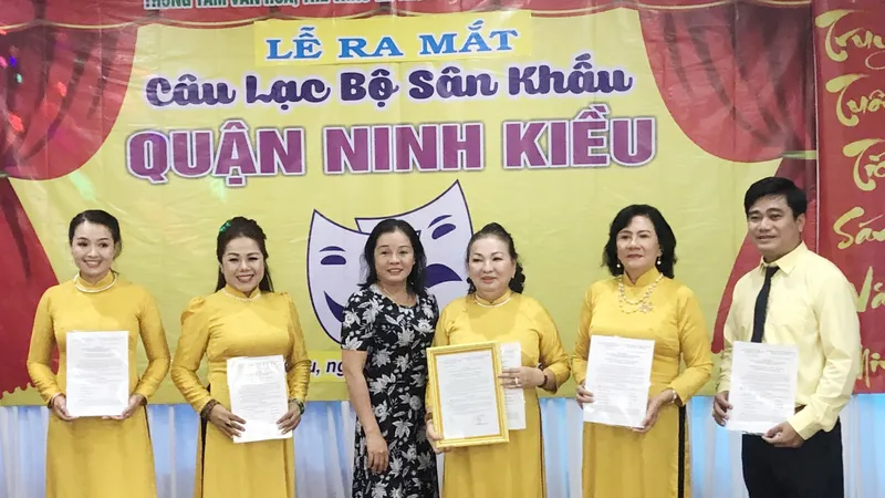 Ra mắt Câu lạc bộ Sân khấu Ninh Kiều